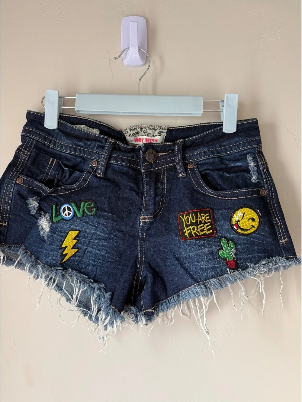 Y2K Vintage Hot Kiss Denim Shorts – Women’s Size 3